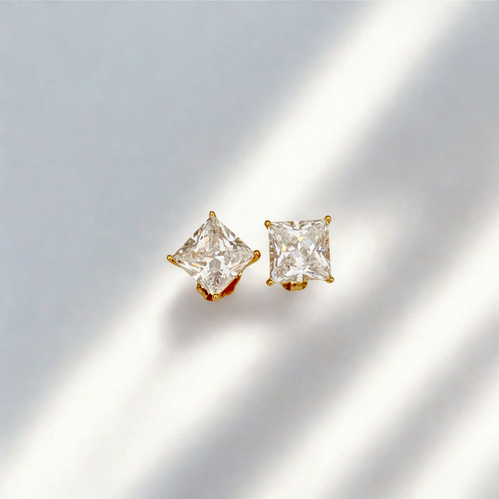 Maxx Studs