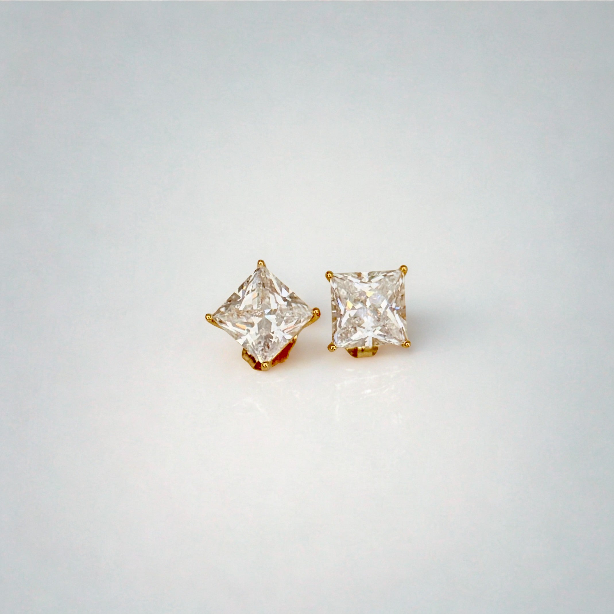 Maxx Studs